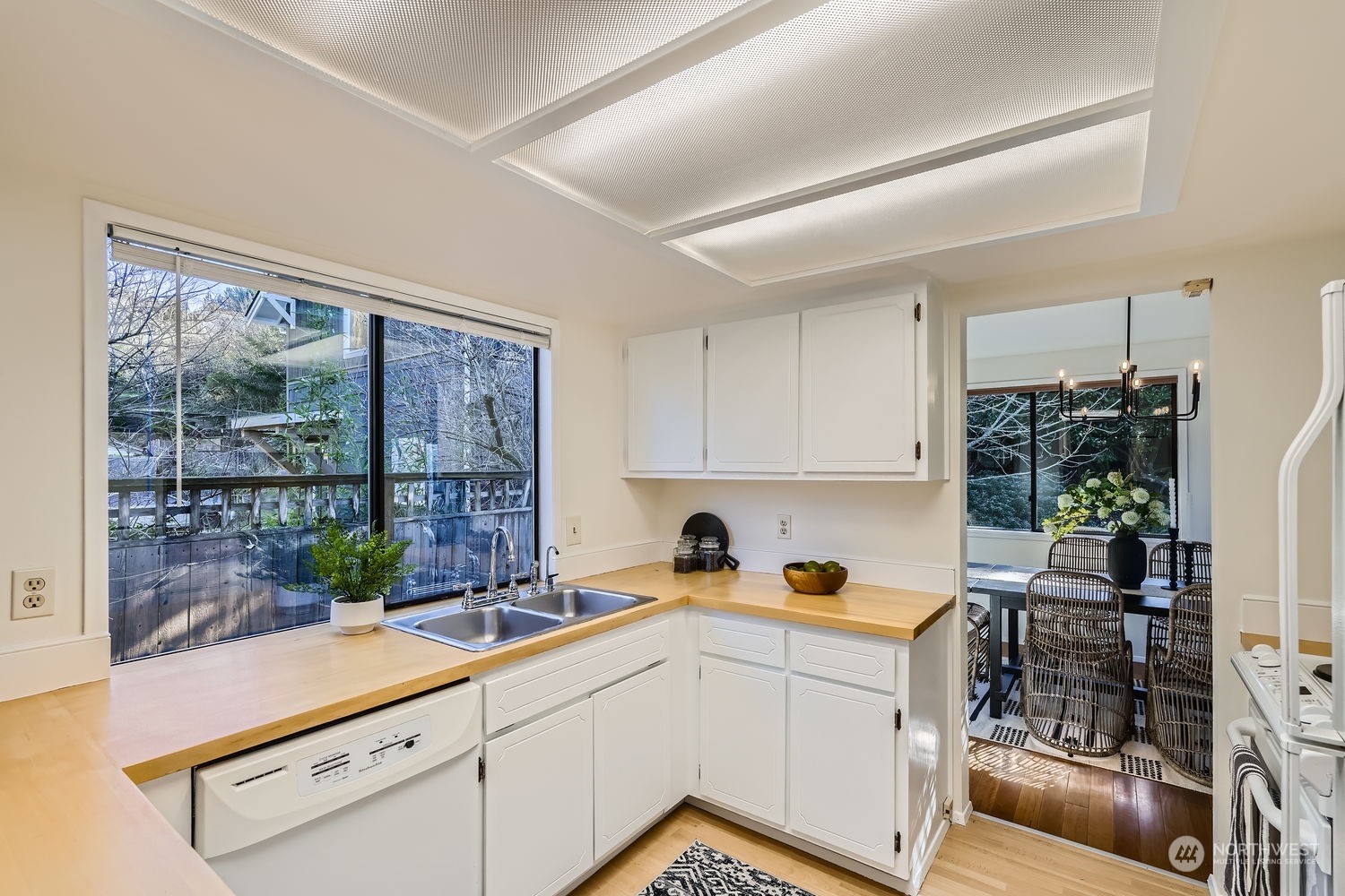 4107 Southwest Othello Street Seattle, WA 98136 - Photo 5 of 21 Gallery Image 5