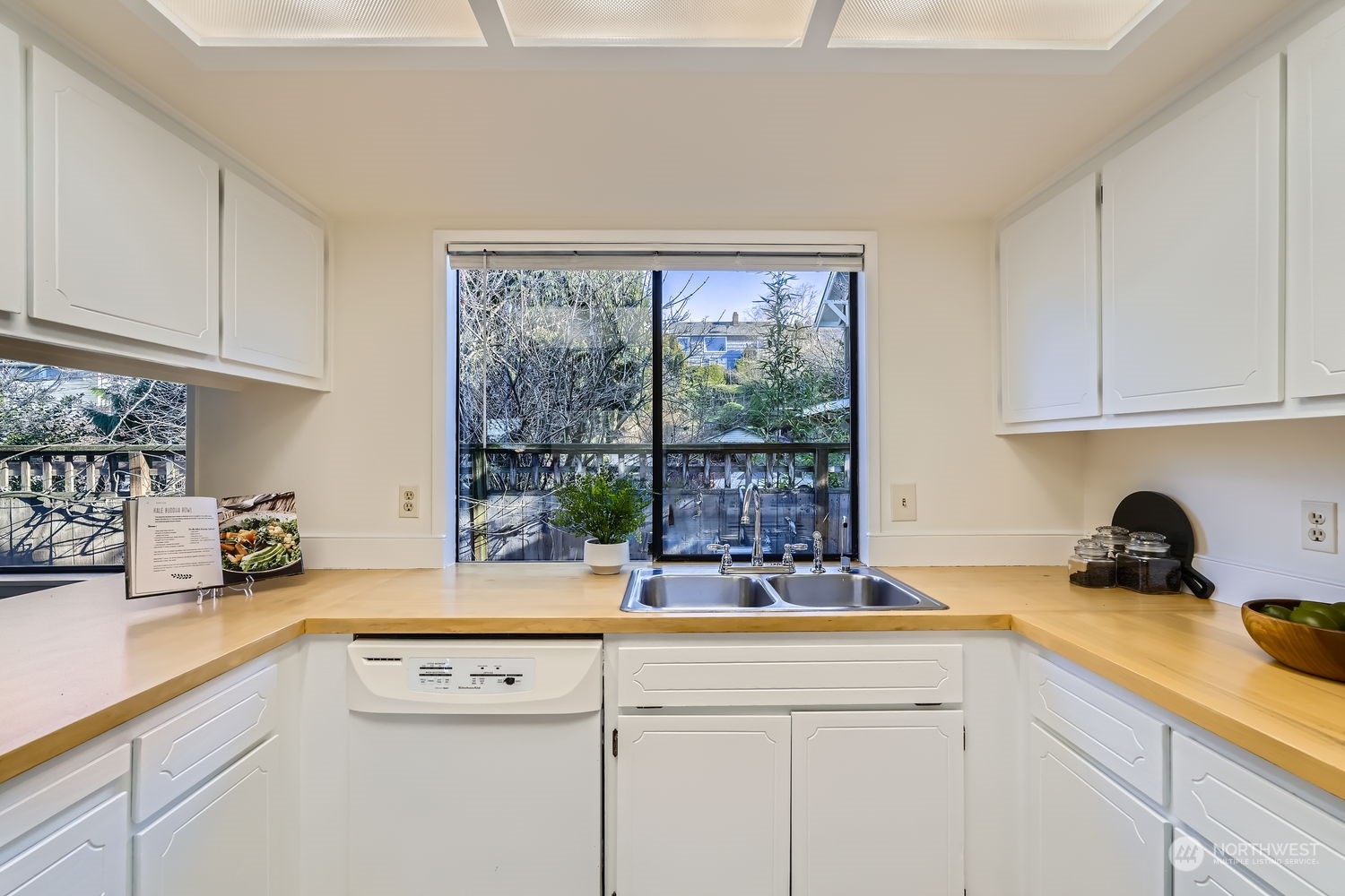 4107 Southwest Othello Street Seattle, WA 98136 - Photo 6 of 21 Gallery Image 6