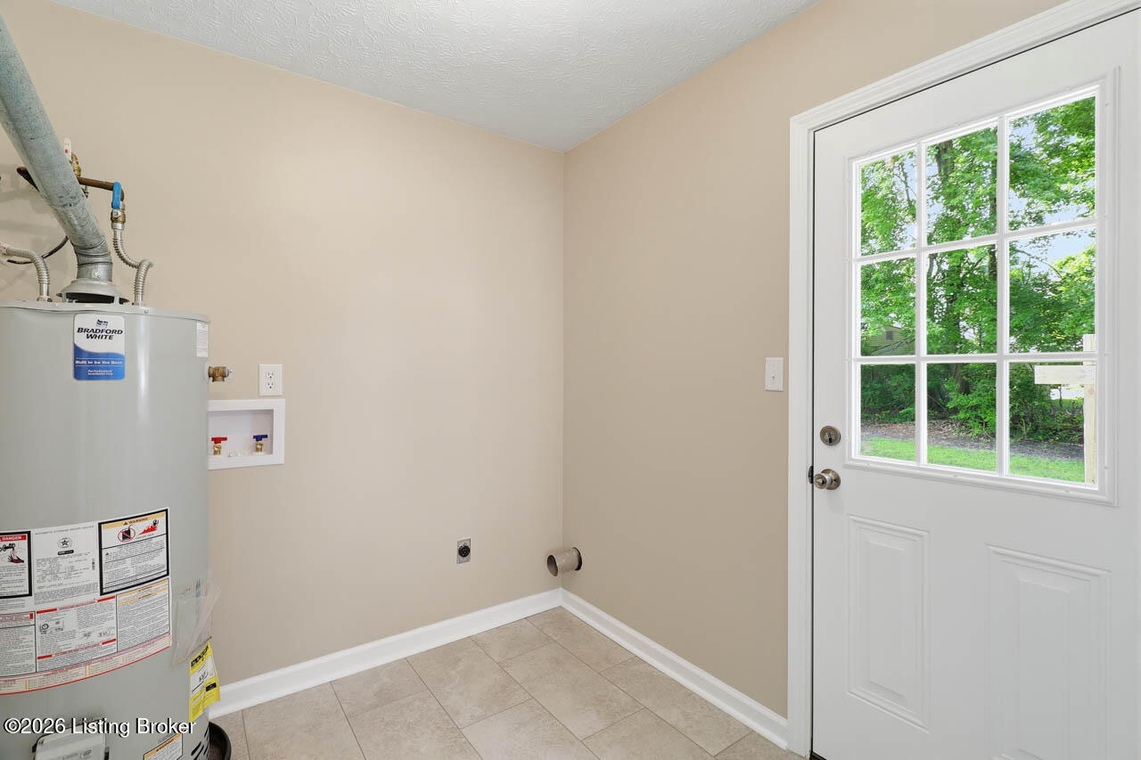8410 Silver Fox Road Louisville, KY 40291 - Photo 13 of 40 8410 Silver Fox Rd - 17