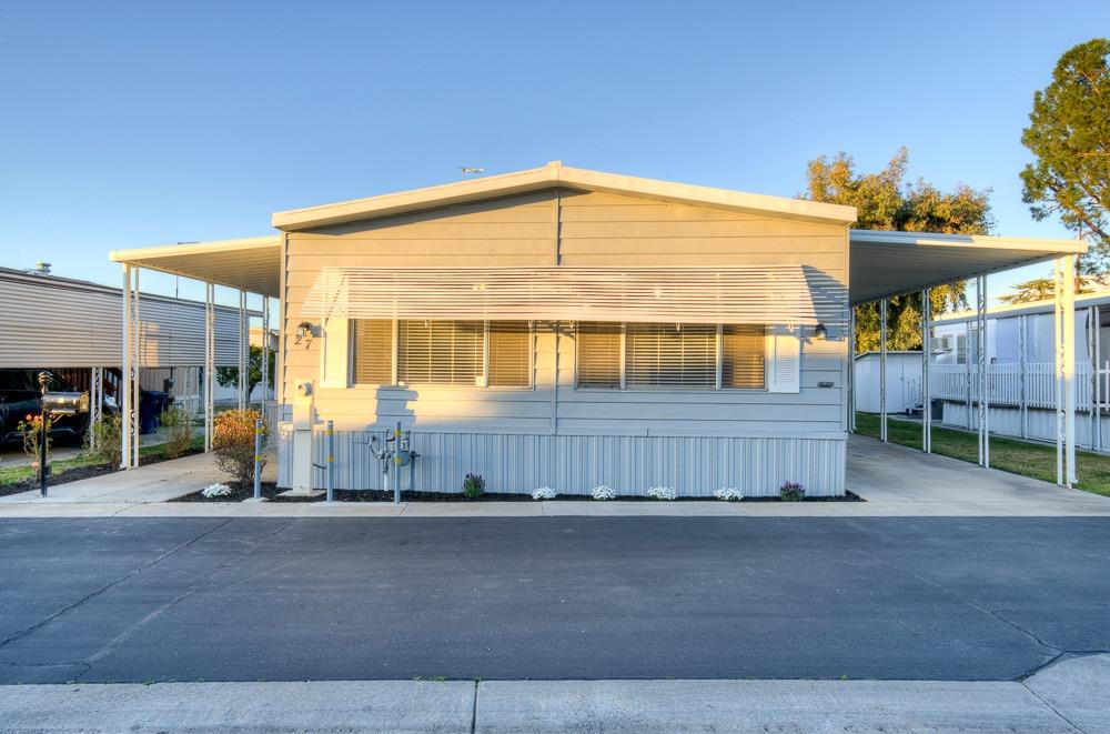 1500 Villa Avenue, Unit 27 Clovis, CA 93612 - Photo 4 of 29 a view of a house with wooden fence