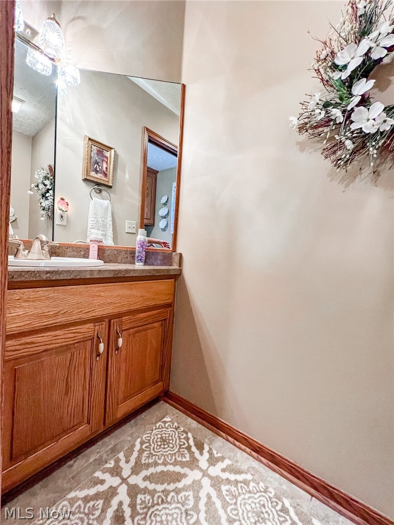 42196 Whitney Road Lagrange, OH 44050 - Photo 17 of 35 1st floor 1/2 bath