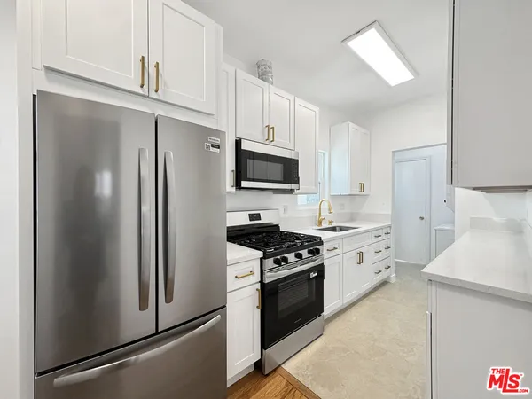 $2,495 | 5932 1/2 Willoughby Avenue, Hollywood, CA 90038