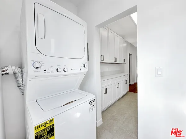 $2,495 | 5932 1/2 Willoughby Avenue, Hollywood, CA 90038