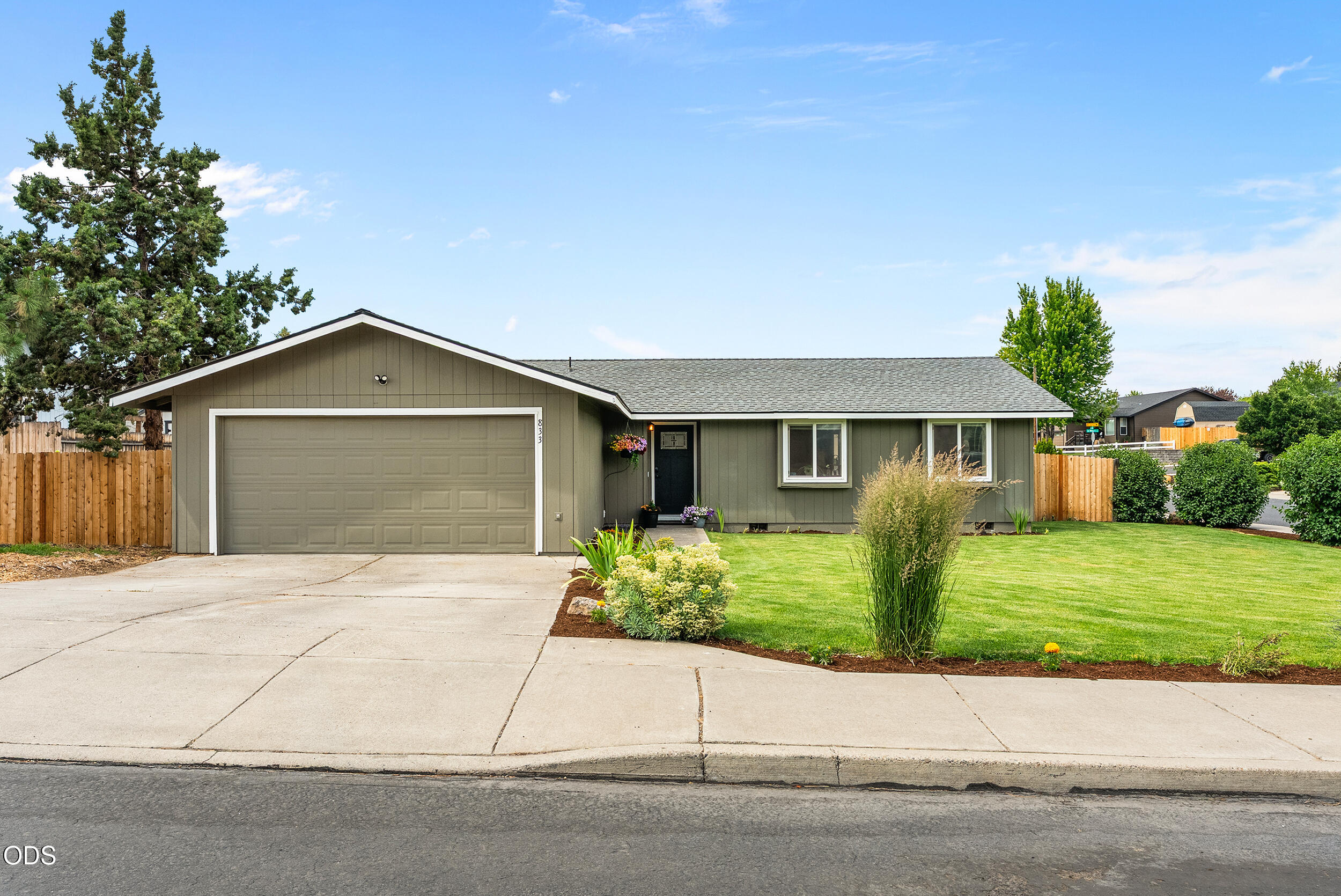 833 Northwest Maple Court Redmond, OR 97756 - Photo 1 of 44