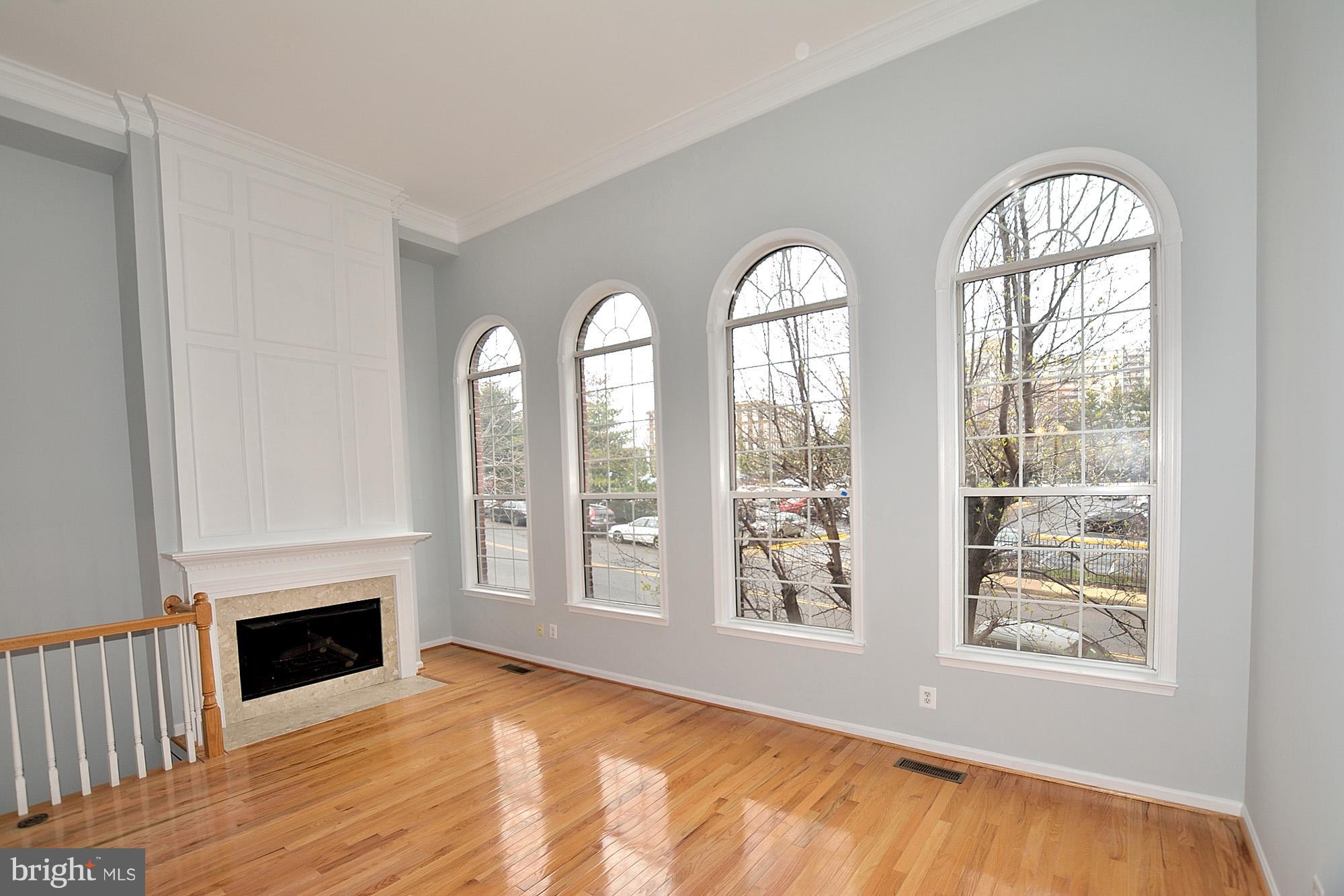 6022 Lincolnia Road Alexandria, VA 22312 - Photo 13 of 19 Living Room