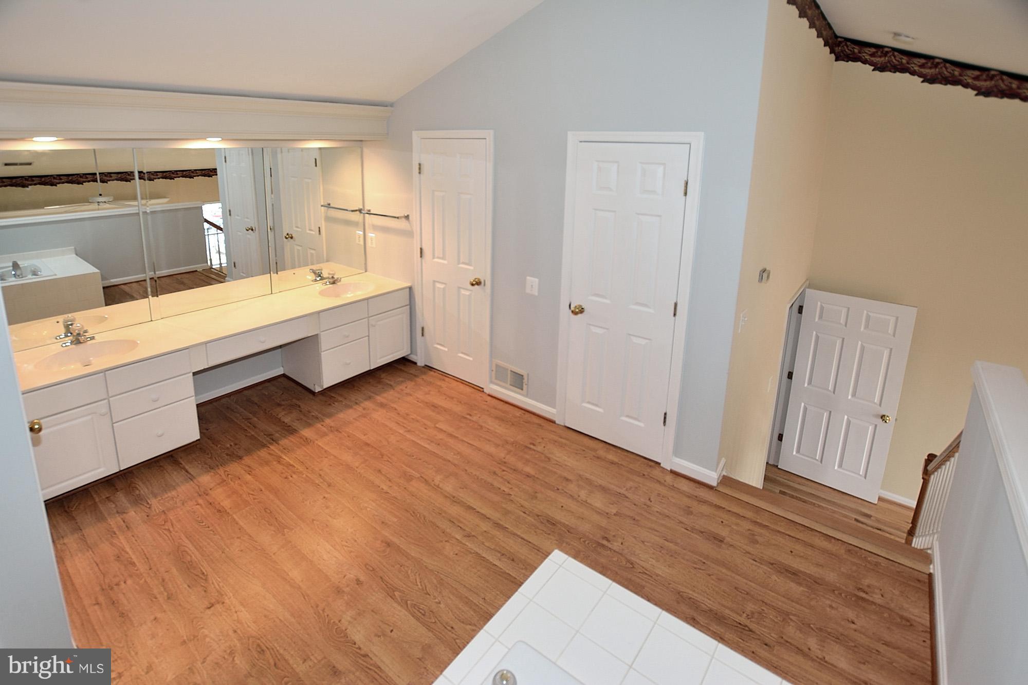 6022 Lincolnia Road Alexandria, VA 22312 - Photo 15 of 19 Bath (Master)