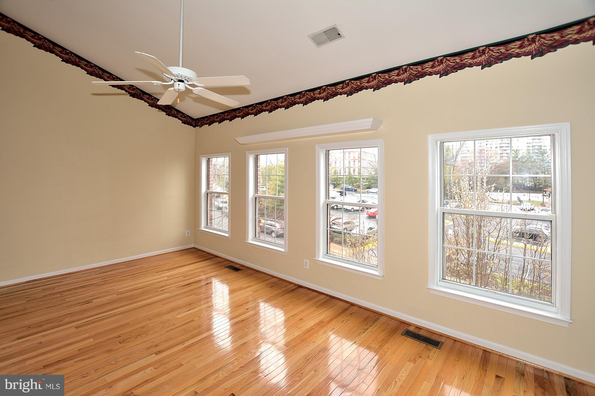 6022 Lincolnia Road Alexandria, VA 22312 - Photo 17 of 19 Bedroom (Master)
