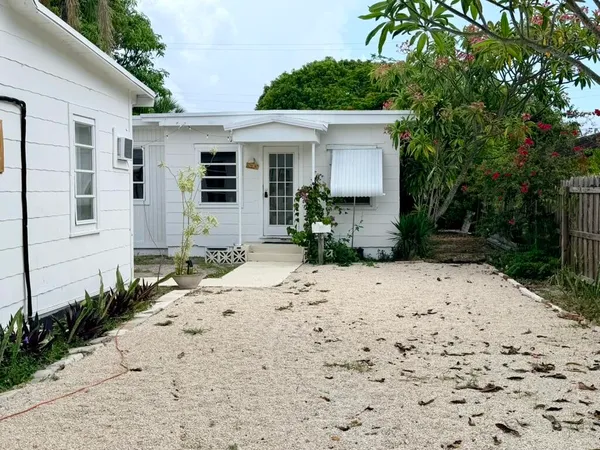 $2,980 | 1124 18th Avenue North, Unit 1, Lake Worth Beach, FL 33460