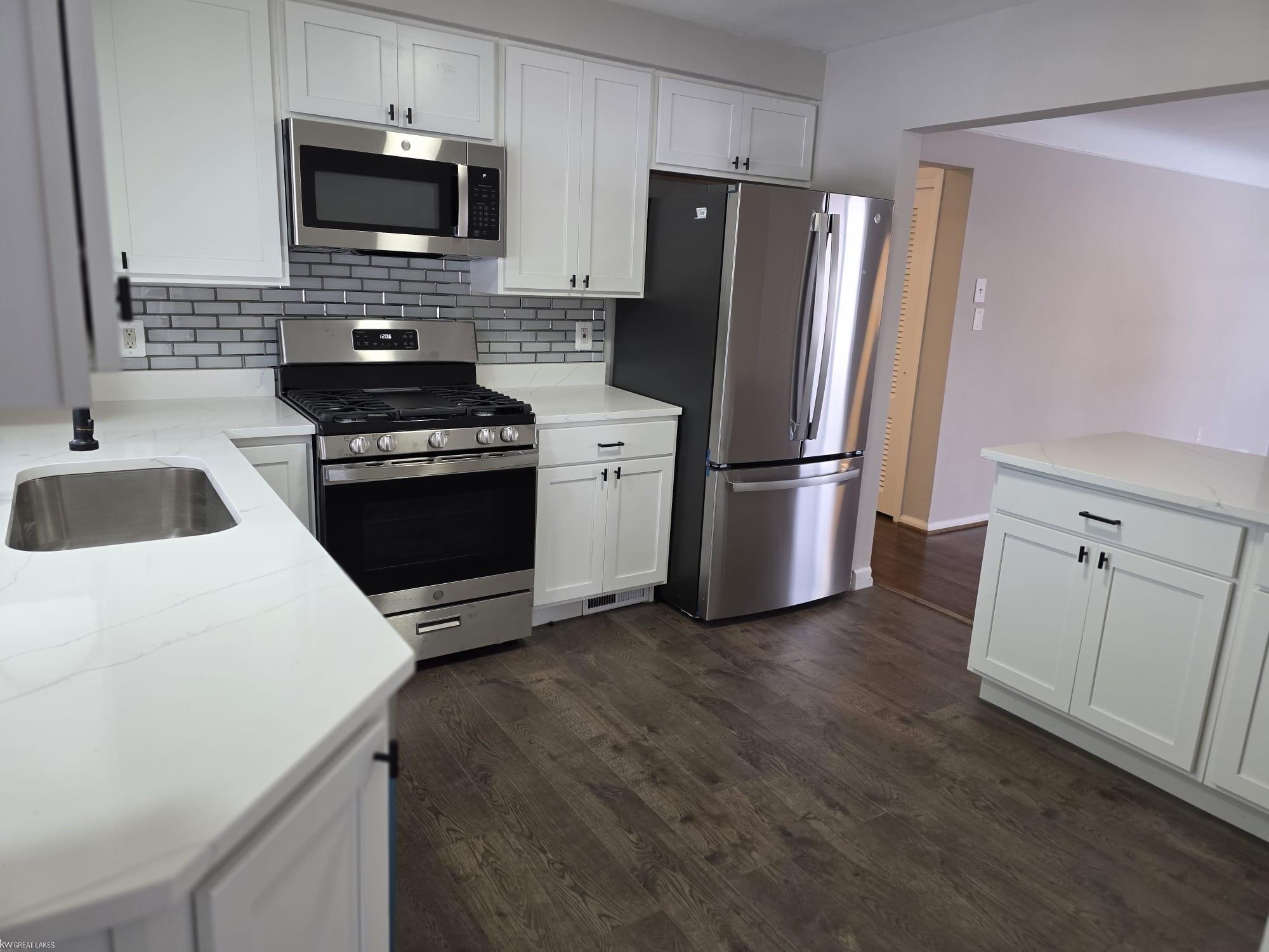 18595 Stephens Eastpointe, MI 48021 - Photo 9 of 30
