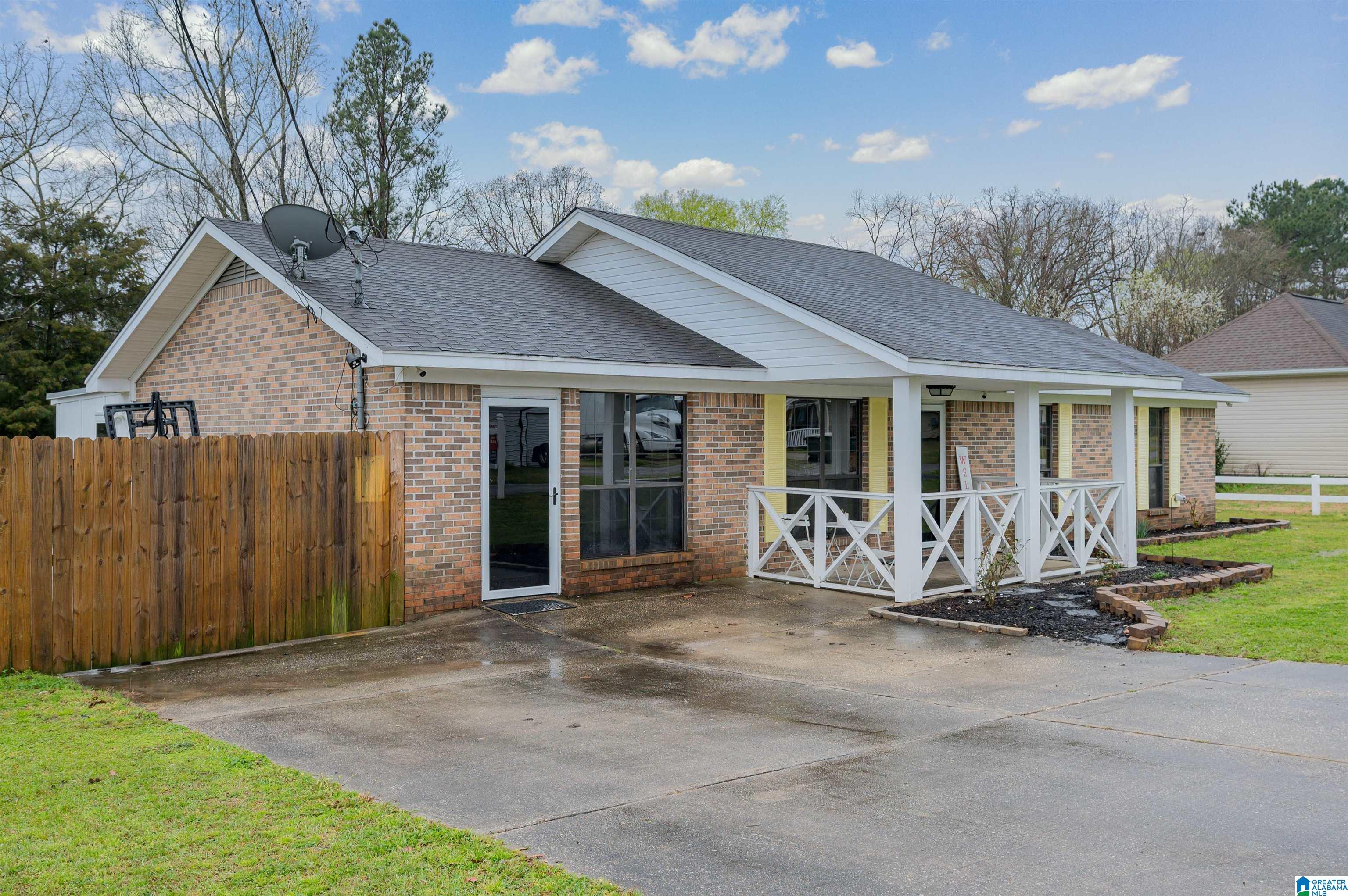 112 Colonial Circle Clanton, AL 35045 - Photo 1 of 39