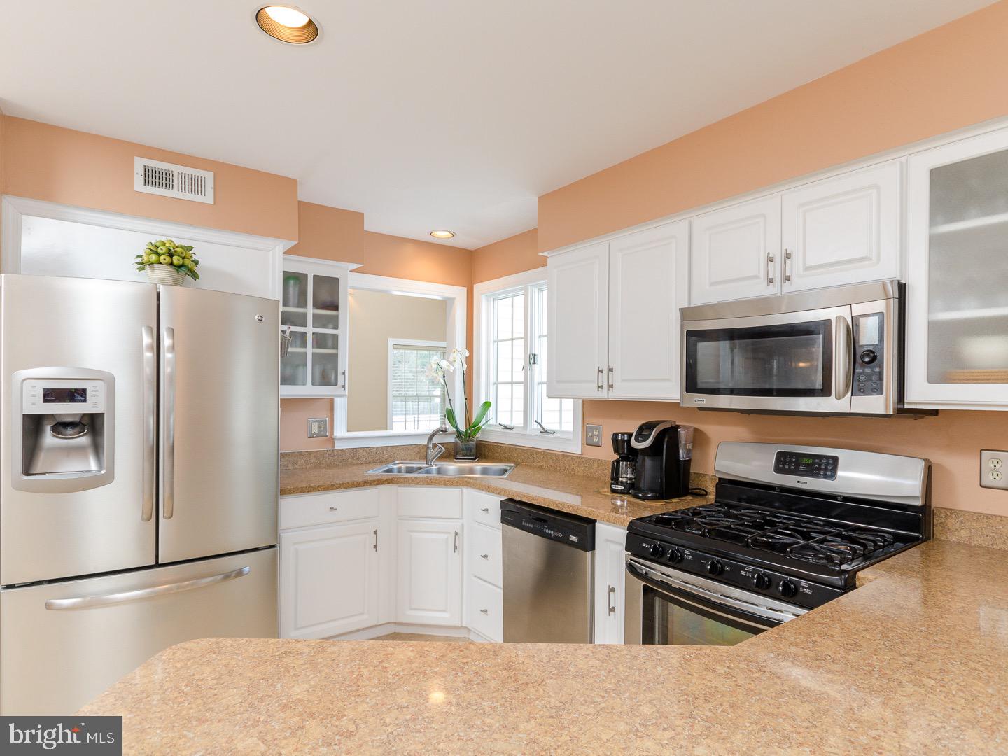 14 Brookwood Road Mount Laurel, NJ 08054 - Photo 13 of 45 Stainless steel appliances are featured