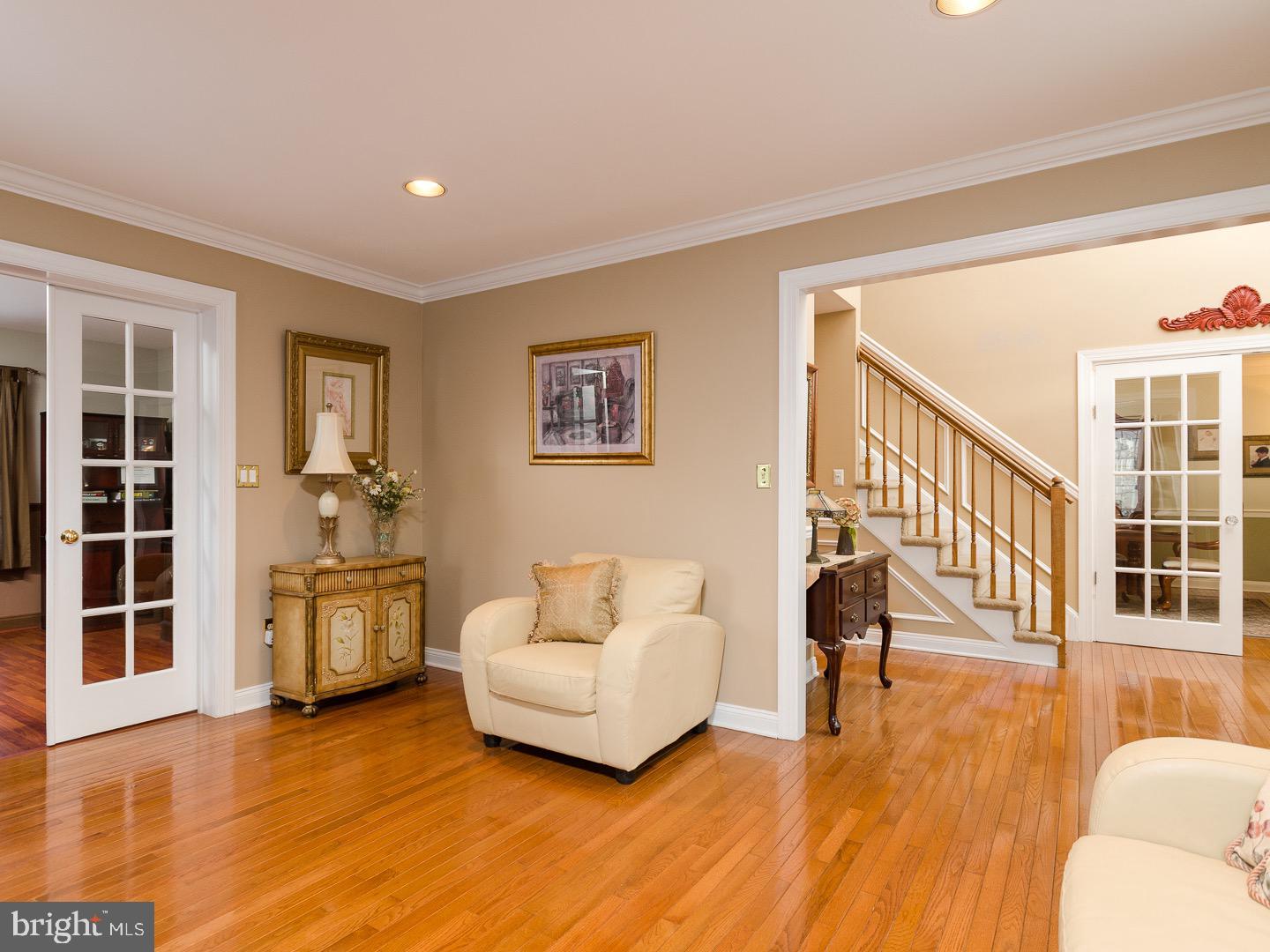 14 Brookwood Road Mount Laurel, NJ 08054 - Photo 4 of 45 living room W/Neutral paint and recessed lights