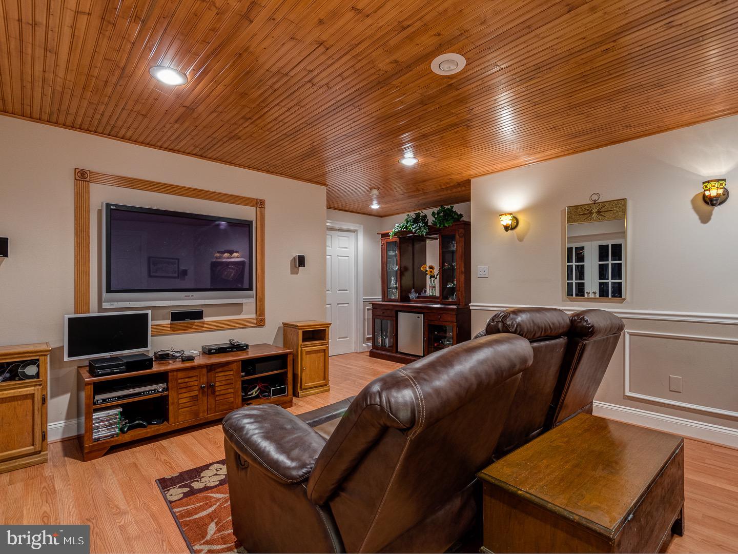 14 Brookwood Road Mount Laurel, NJ 08054 - Photo 34 of 45 Wainscoating and laminate floors are featured!