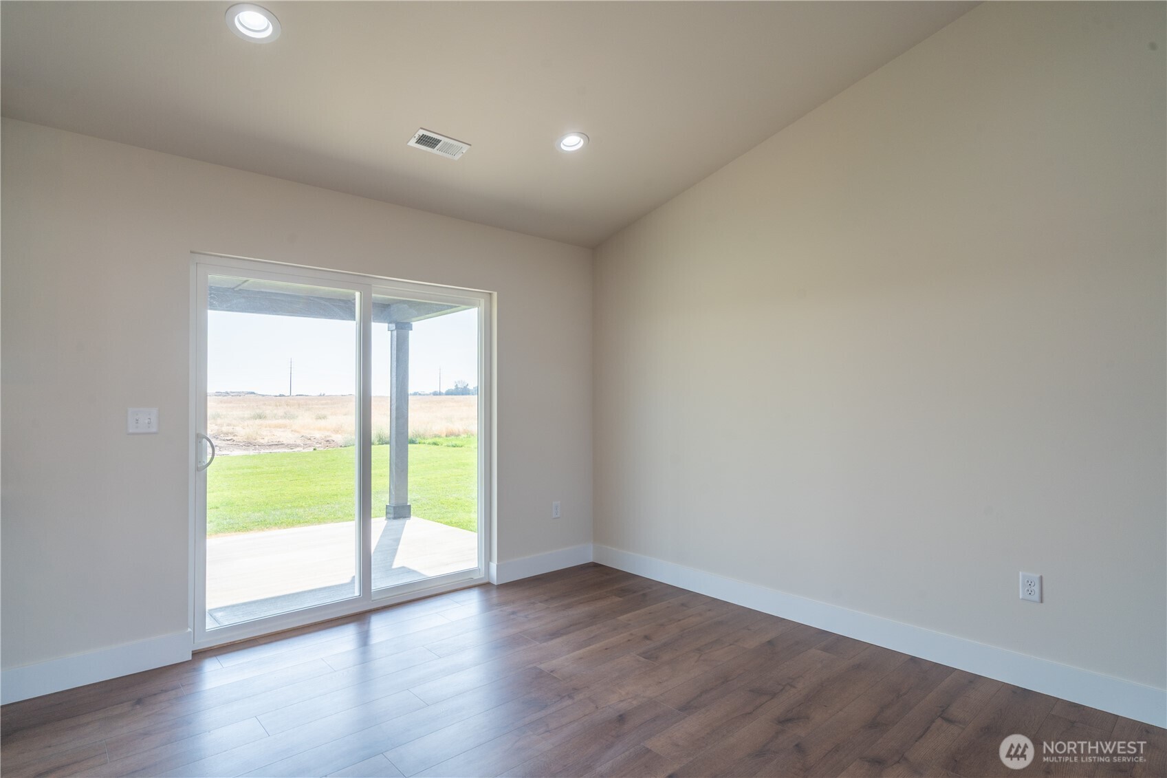 70 Sunwest Drive Ephrata, WA 98823 - Photo 14 of 34 a view of an empty room with wooden floor and a window