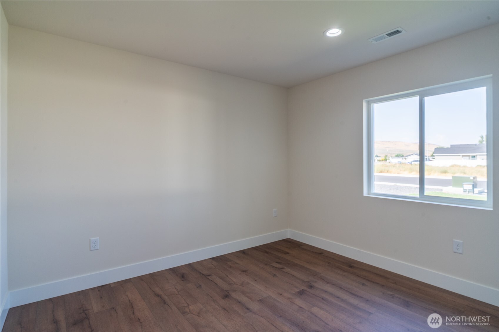 70 Sunwest Drive Ephrata, WA 98823 - Photo 20 of 34 an empty room with wooden floor and windows