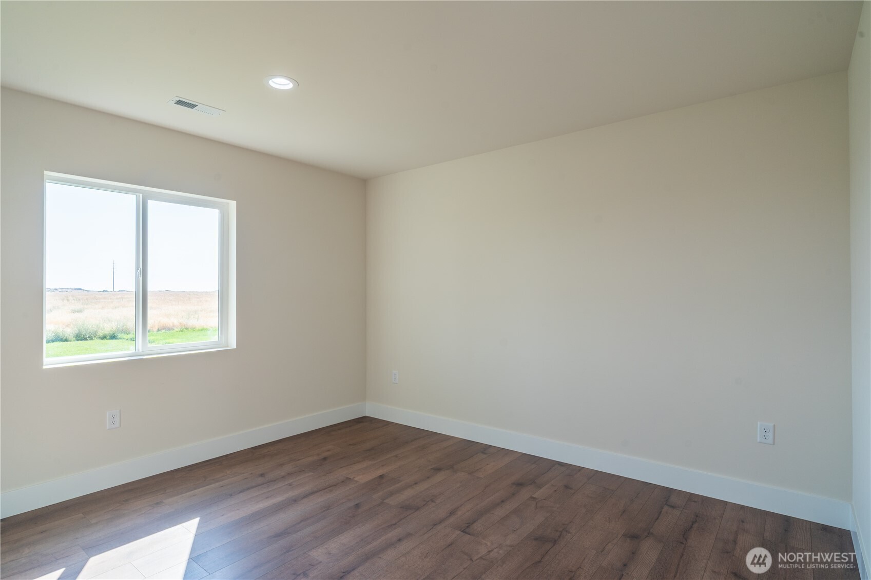 70 Sunwest Drive Ephrata, WA 98823 - Photo 24 of 34 an empty room with wooden floor and windows