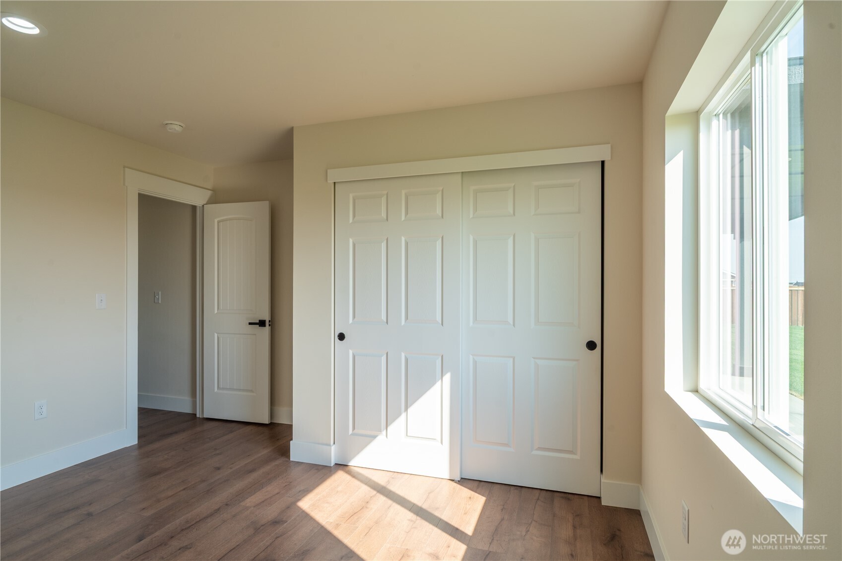 70 Sunwest Drive Ephrata, WA 98823 - Photo 26 of 34 a view of an empty room with wooden floor and a window