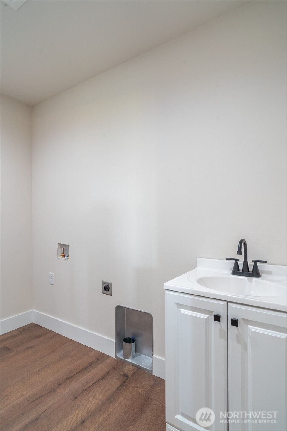 70 Sunwest Drive Ephrata, WA 98823 - Photo 27 of 34 a bathroom with a sink and a toilet