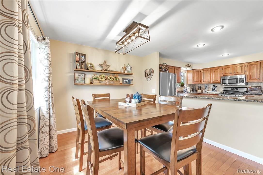 861 Downhill Lane Rochester, MI 48307 - Photo 14 of 44 861-Downhill-Ln-Rochester-Hills-MI-48307-windowstill-16.jpg