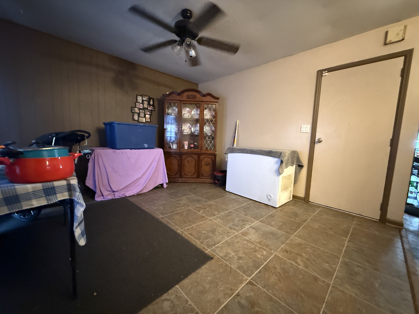 1021 Briarcliff Drive Rantoul, IL 61866 - Photo 6 of 33 a living room with furniture