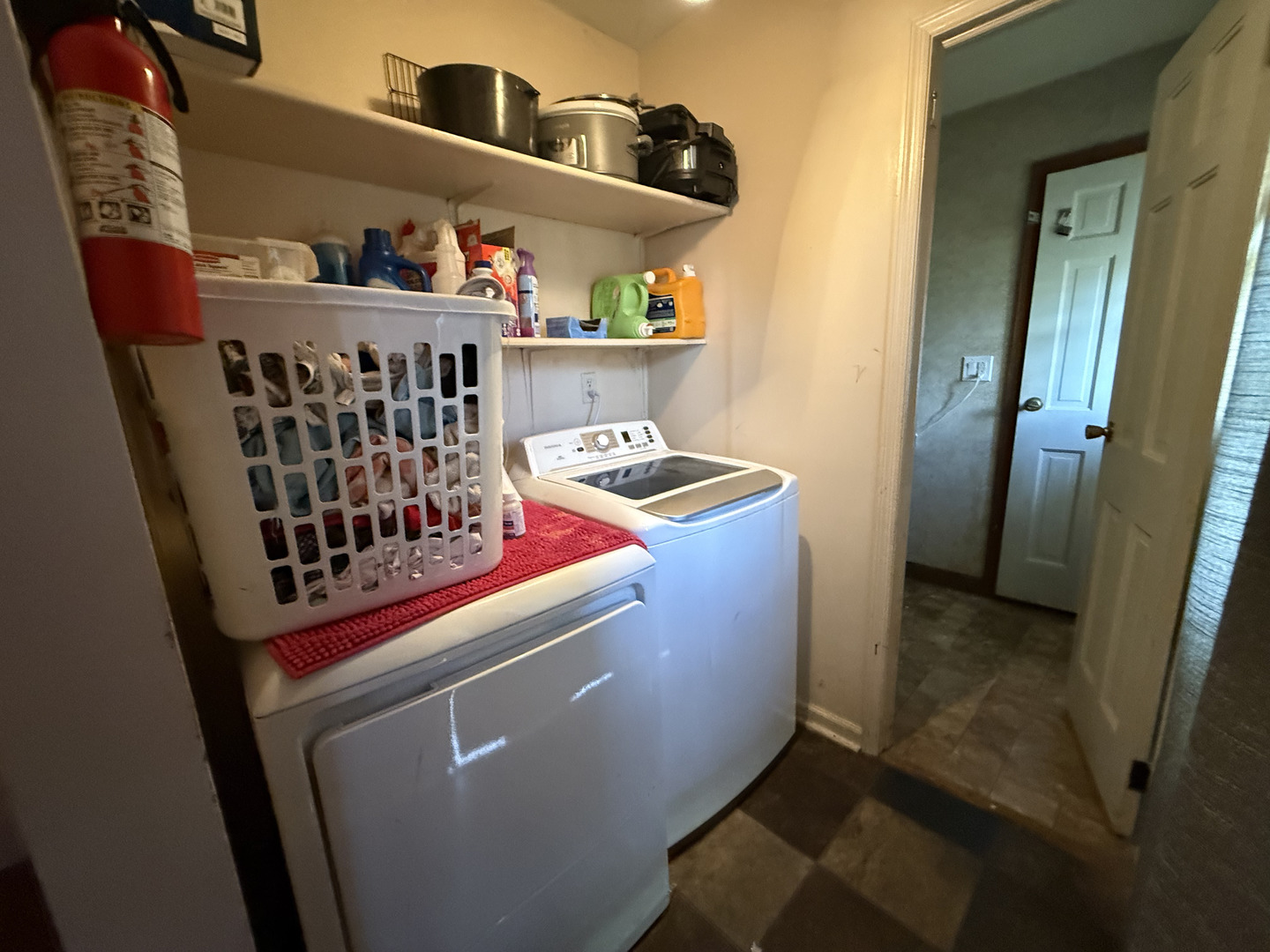 1021 Briarcliff Drive Rantoul, IL 61866 - Photo 10 of 33 a utility room with dryer and washer