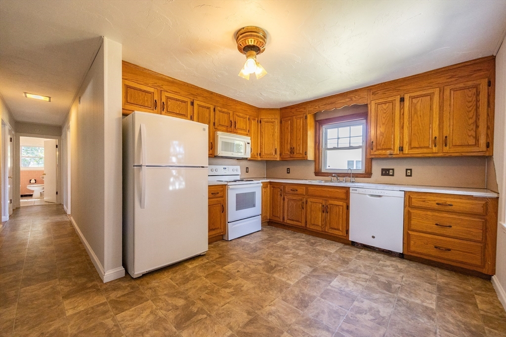 417 Union Street Franklin, MA 02038 - Photo 7 of 16
