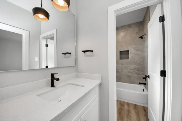 $2,400 | 5811 Francis Oak Lane, Houston, TX 77091