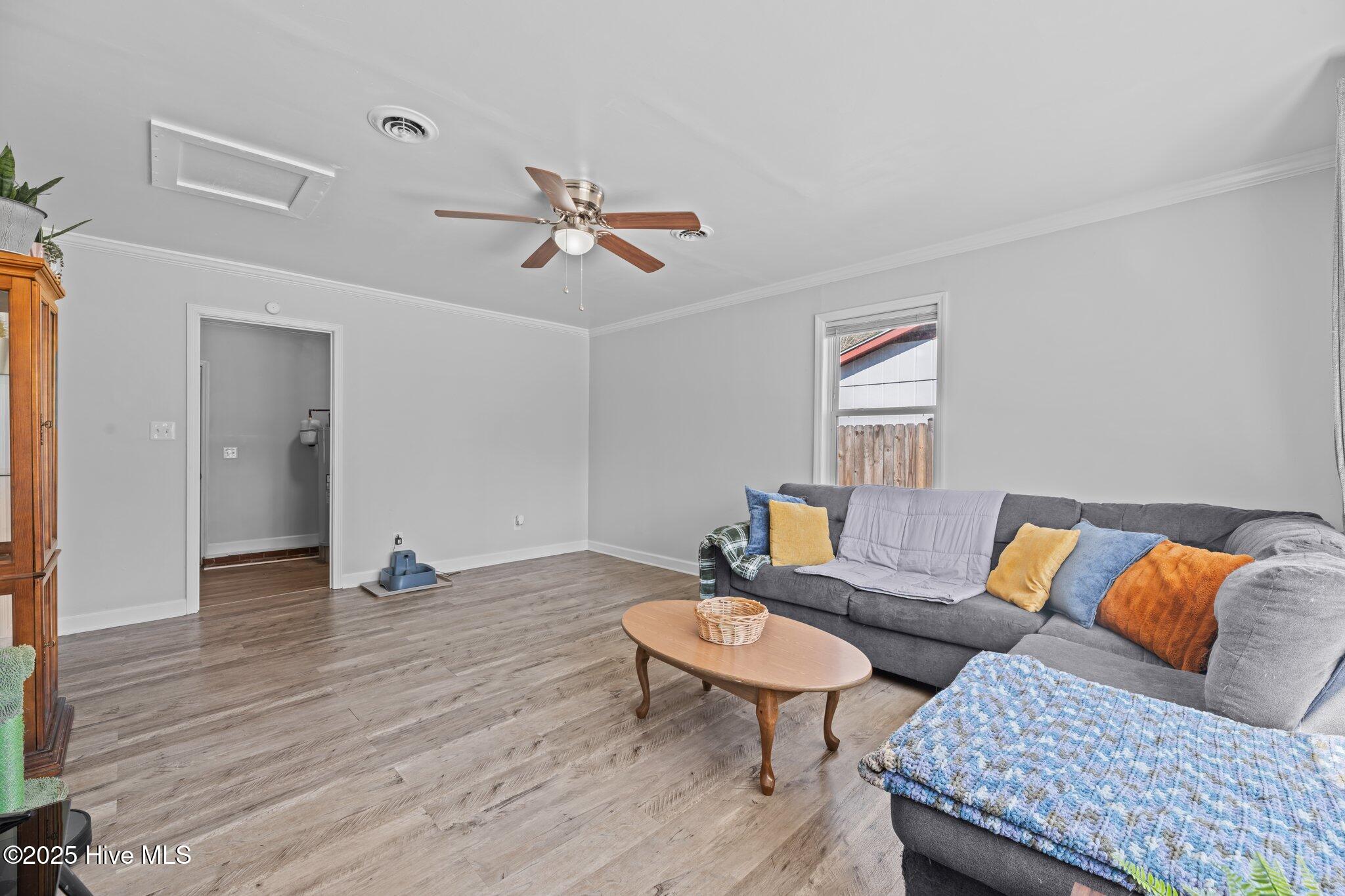 216 Poplar Road Havelock, NC 28532 - Photo 5 of 35 35-web-or-mls-DSC_0578