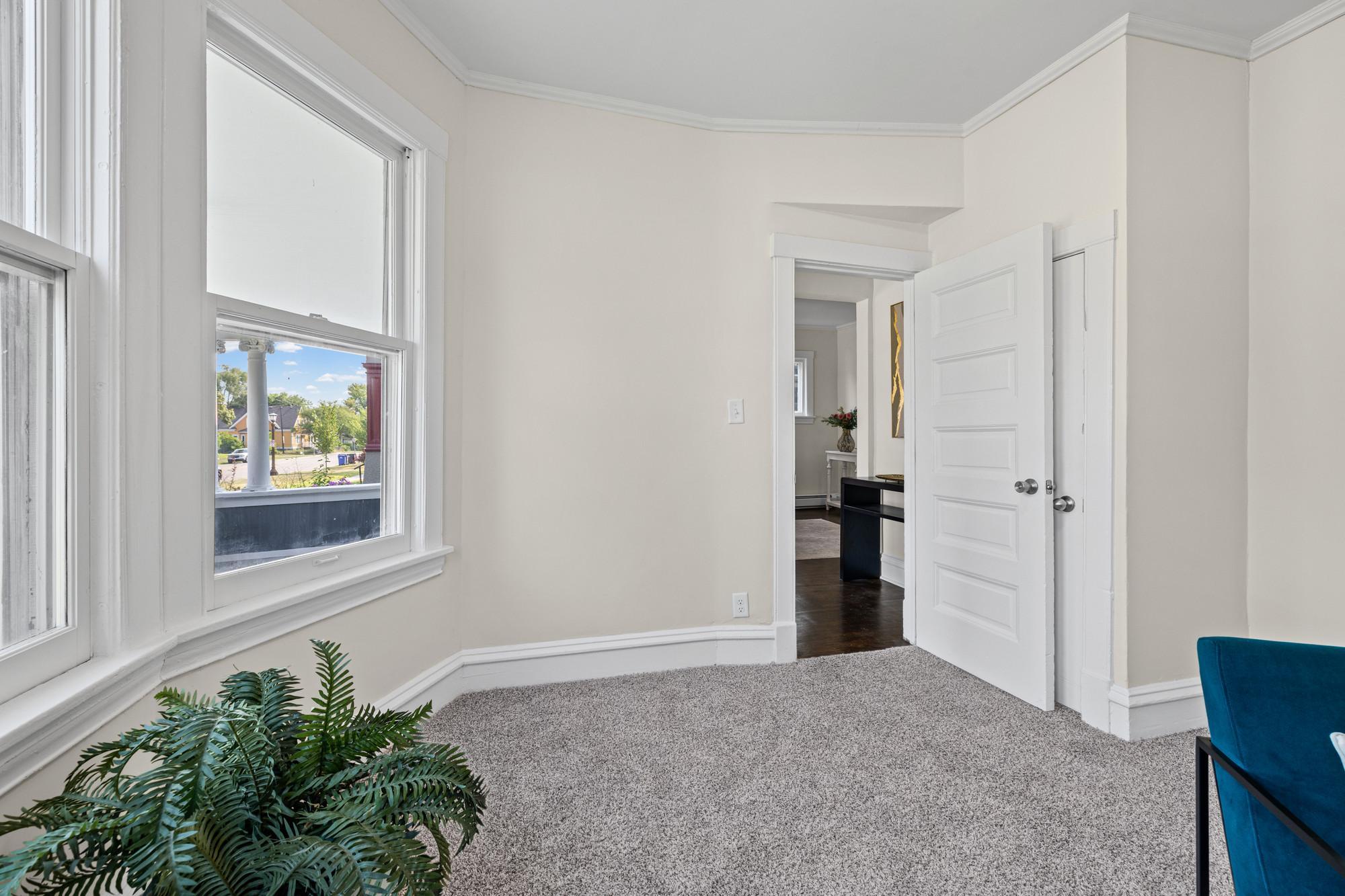 892 R Marshall Avenue St. Paul, MN 55104 - Photo 7 of 53 Gallery Image 7