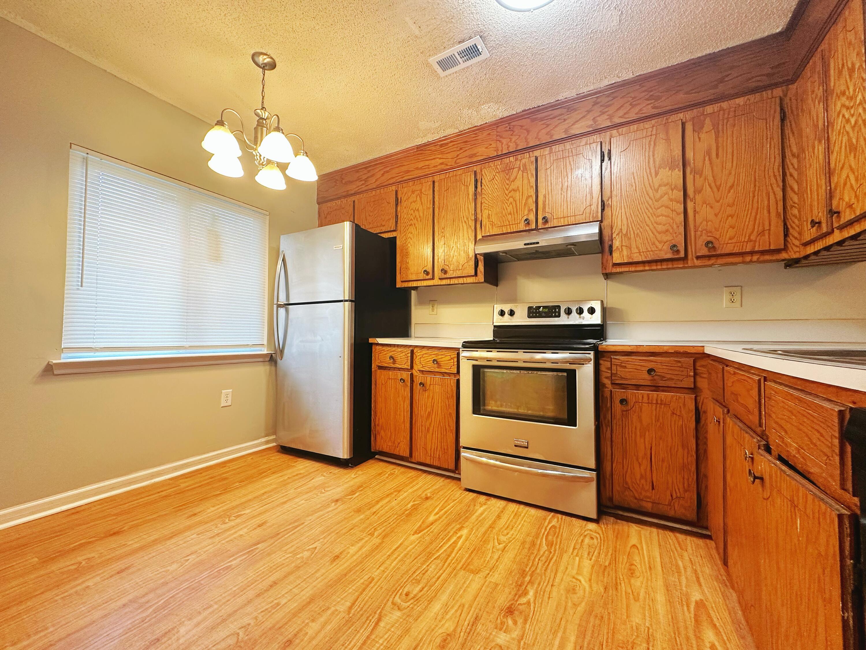 7646 Oldridge Road North Charleston, SC 29418 - Photo 4 of 36 IMG_8075