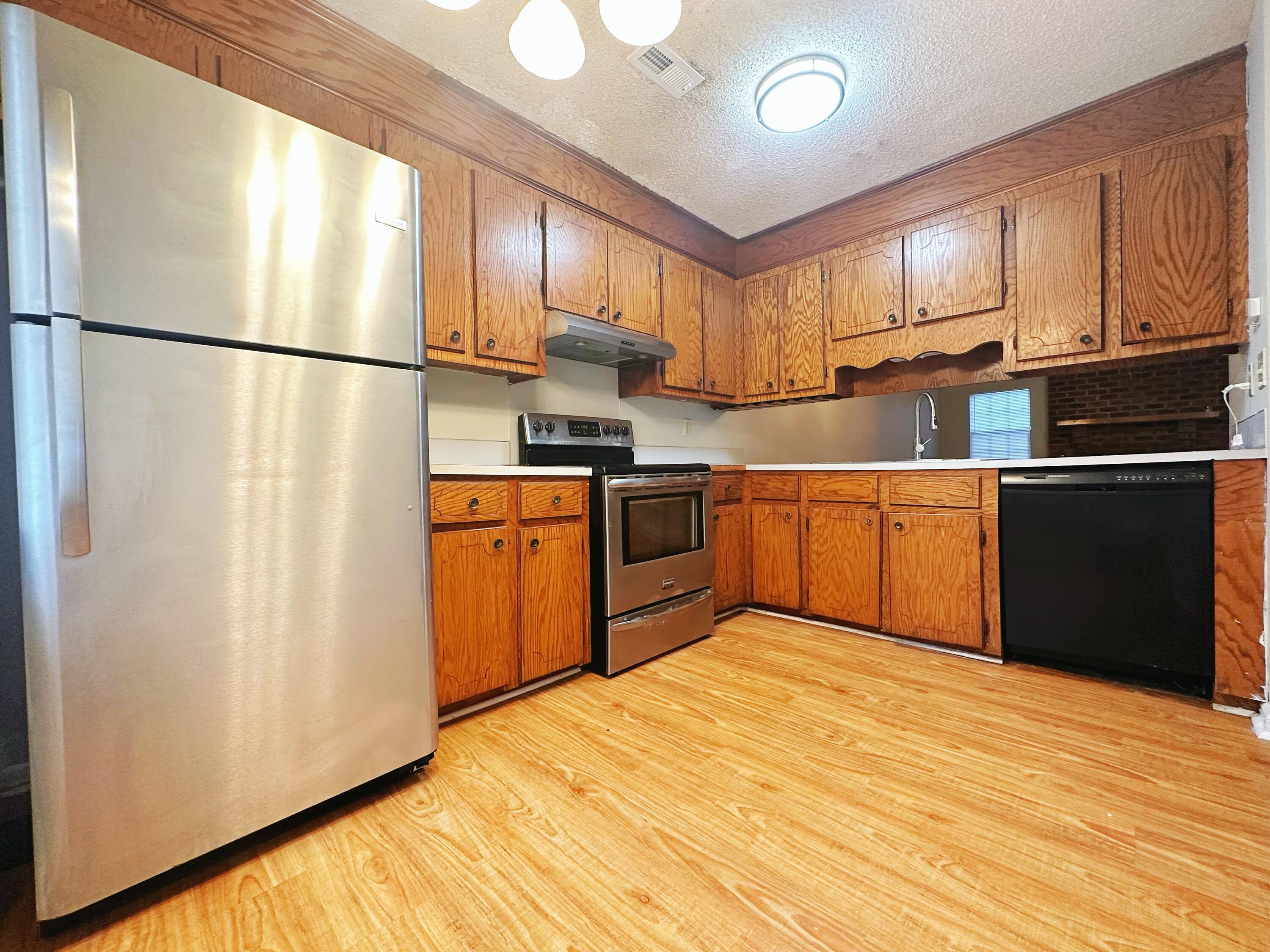 7646 Oldridge Road North Charleston, SC 29418 - Photo 5 of 36 IMG_8076