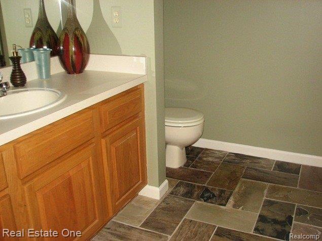 5002 Stonehenge Drive Rochester, MI 48306 - Photo 15 of 18 15 LL Bathroom
