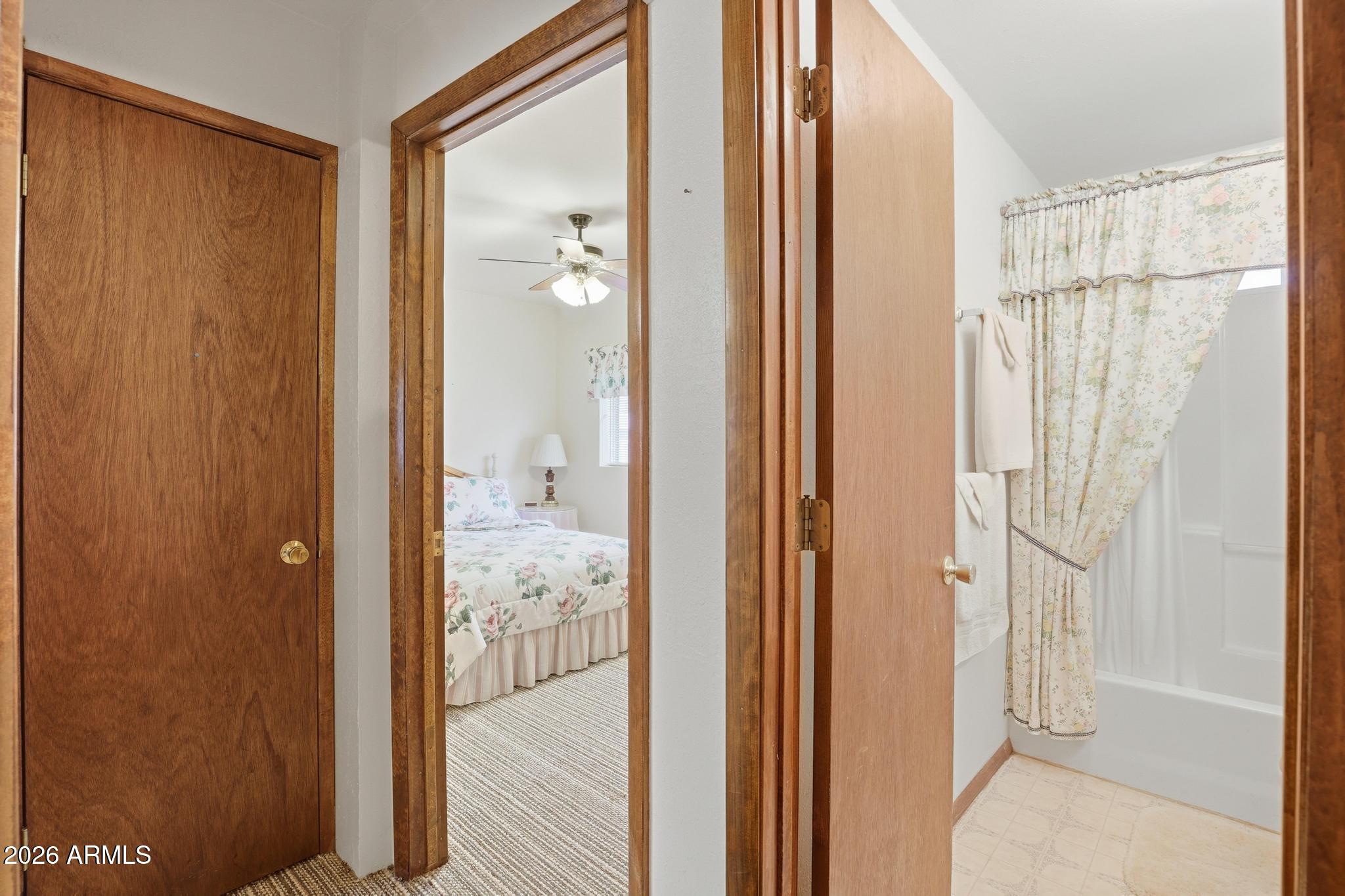 223 Thompson Road Payson, AZ 85541 - Photo 14 of 22 a view of a bathroom from a hallway