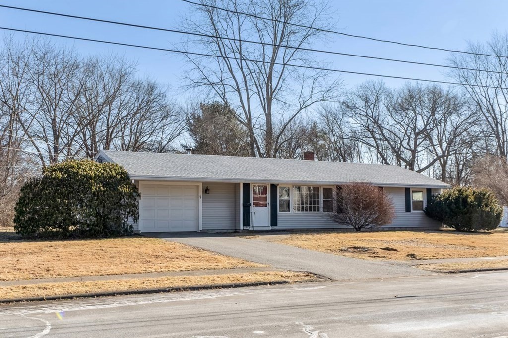 7 Colby Road Danvers, MA 01923 - Photo 2 of 31 Gallery Image 2