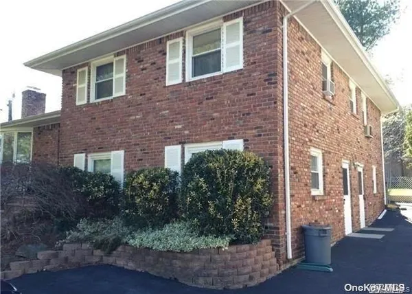 $1,900 | 430 Main Street, Huntington, NY 11743