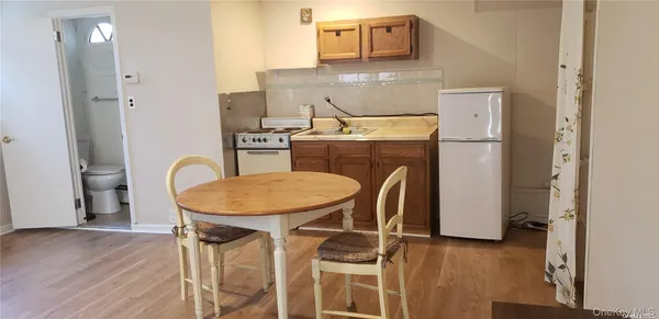 $1,900 | 430 Main Street, Huntington, NY 11743