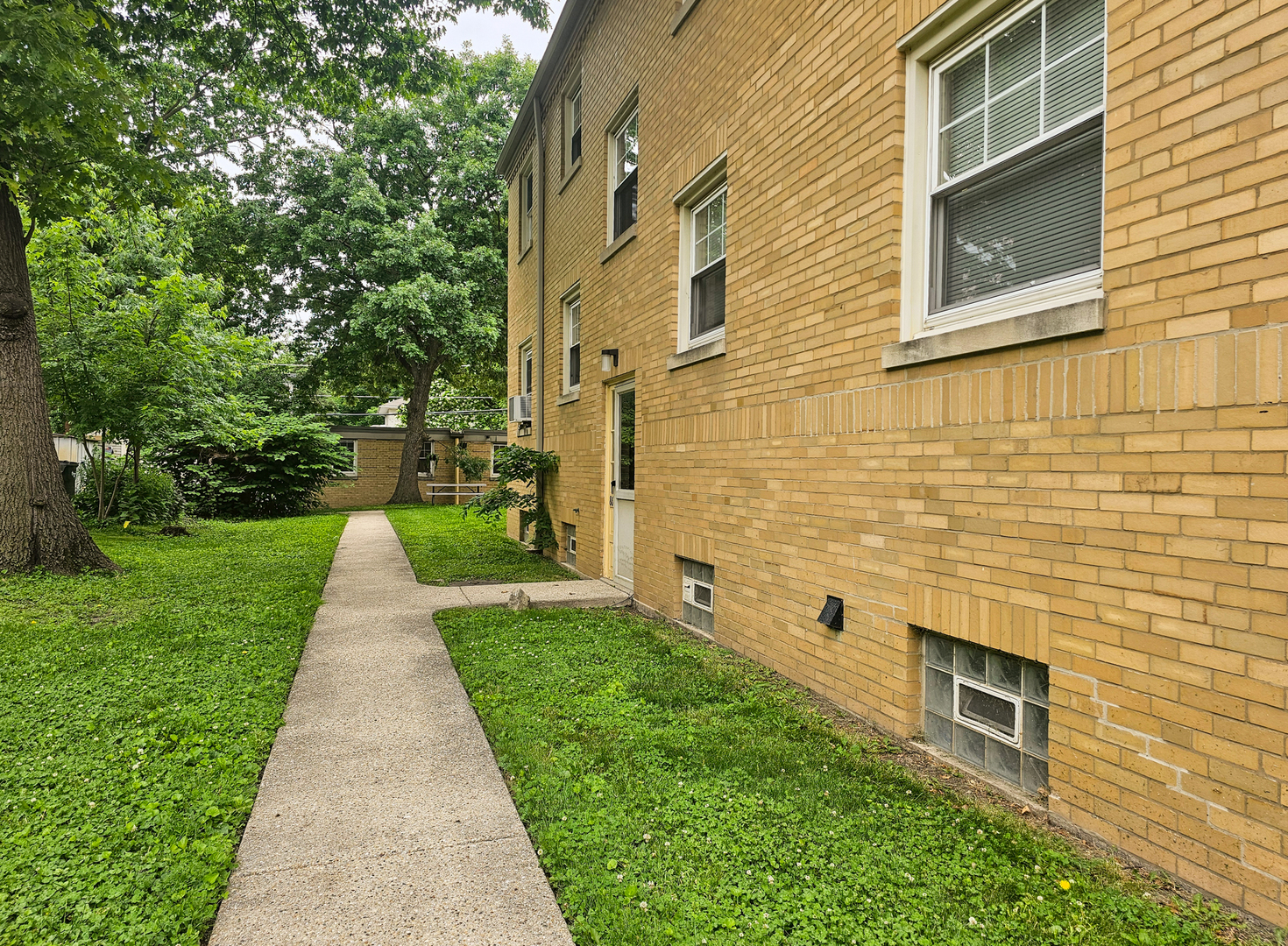 86 Lincoln Avenue, Unit 2W Riverside, IL 60546 - Photo 14 of 18