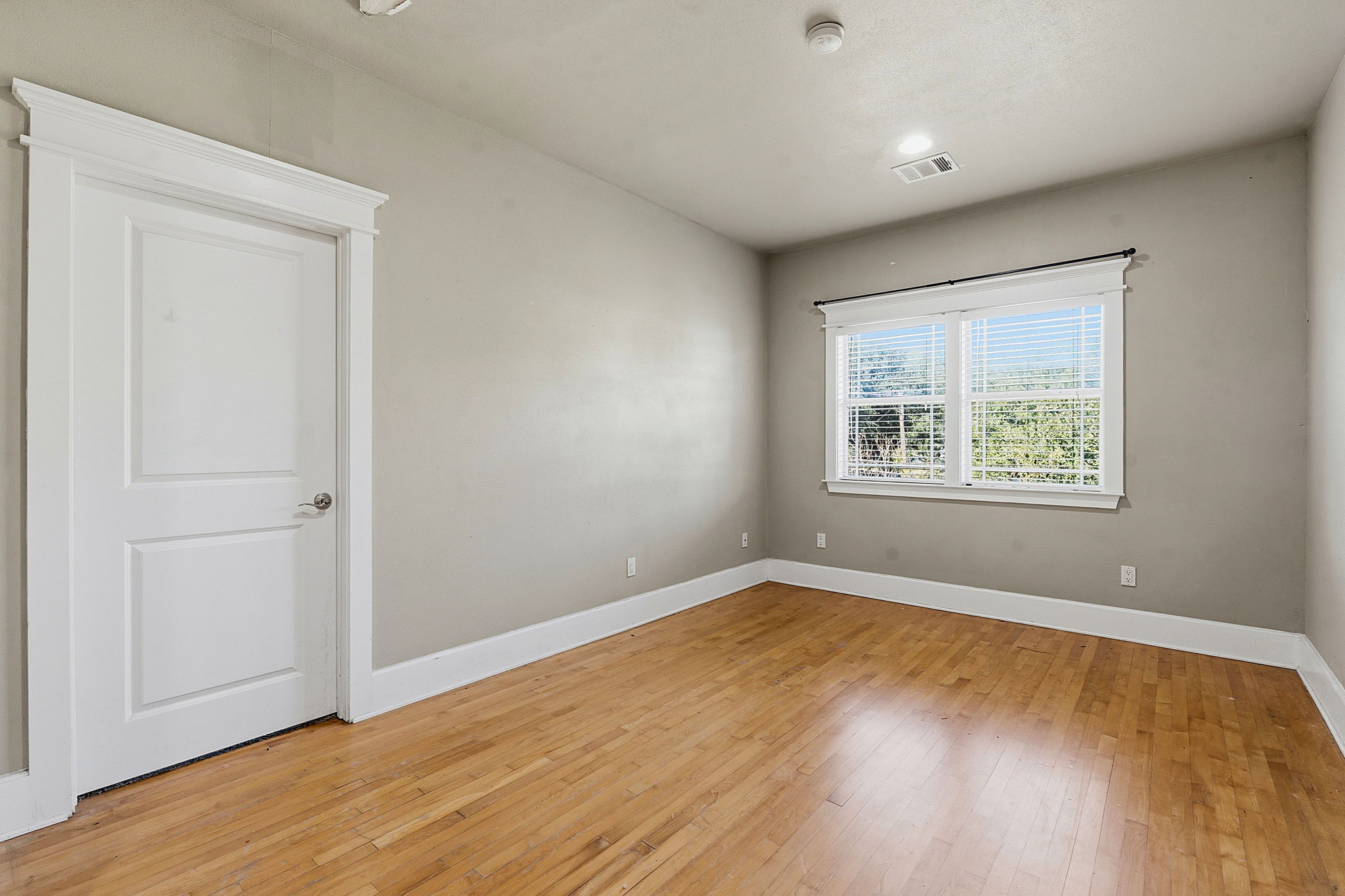 1305 Cometa Street Austin, TX 78721 - Photo 8 of 28 Hardwood floors and ample natural light fill this inviting room, ready for your personal touch.