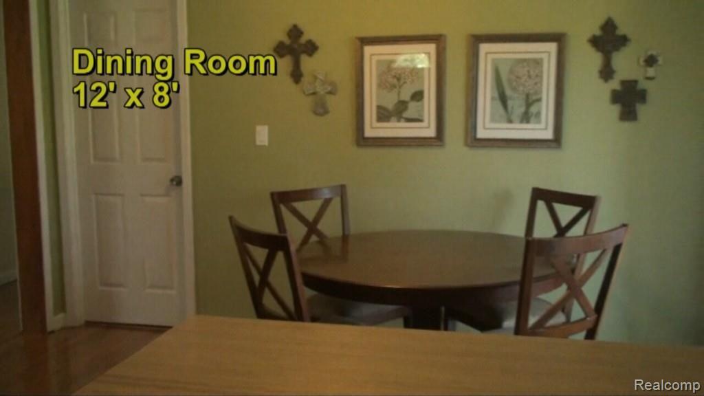2136 Granger Road Oxford, MI 48371 - Photo 41 of 95 Dining area off Florida room