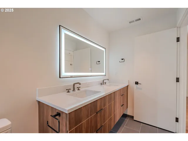 $699,000 | 11903 Northeast 57th Court, Vancouver, WA 98686