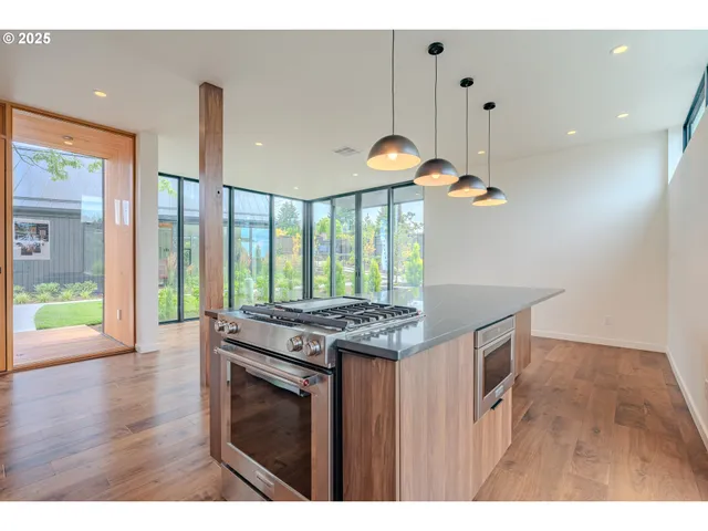 $699,000 | 11903 Northeast 57th Court, Vancouver, WA 98686