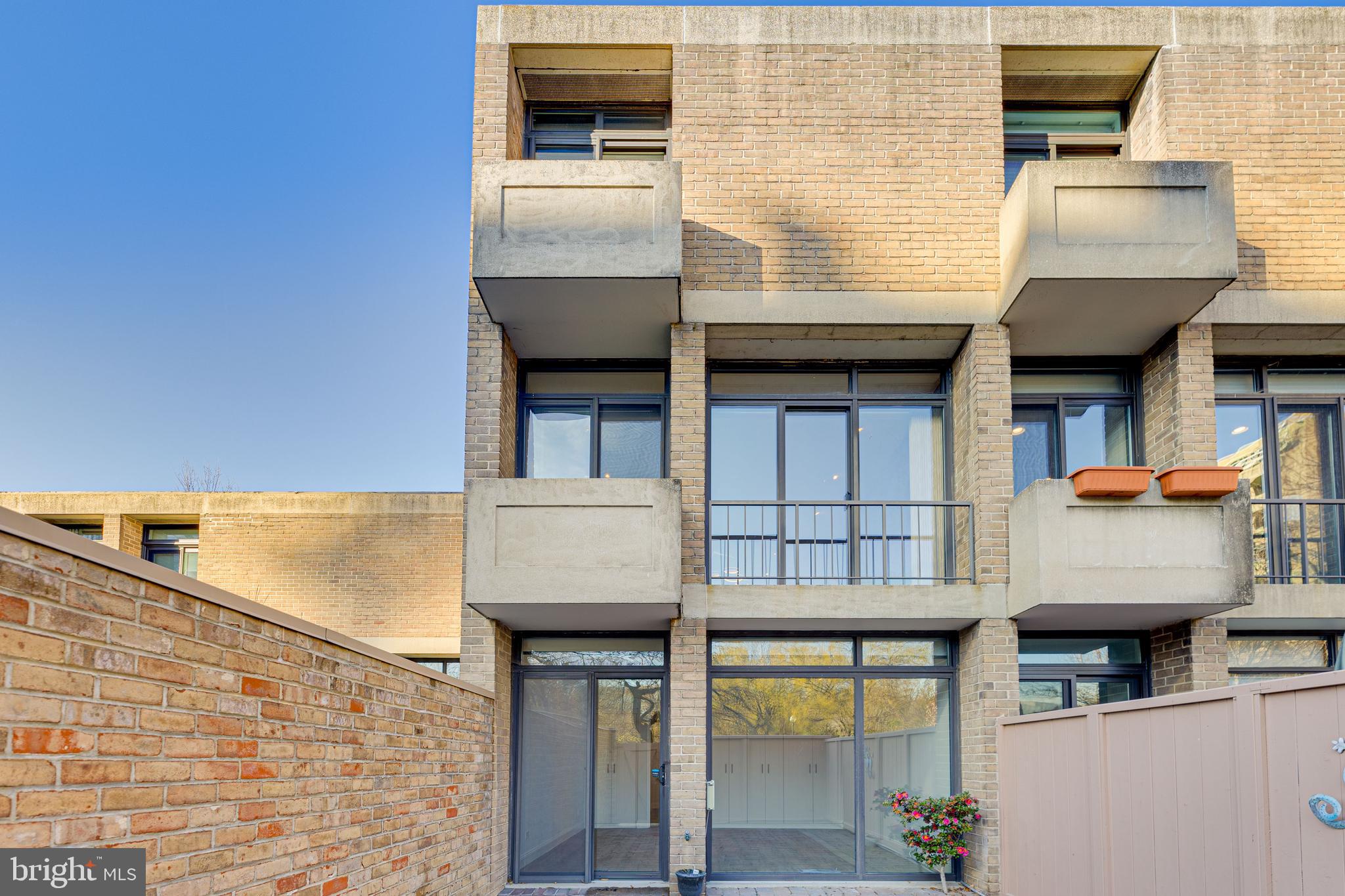 309 N Street Southwest Washington, DC 20024 - Photo 27 of 31