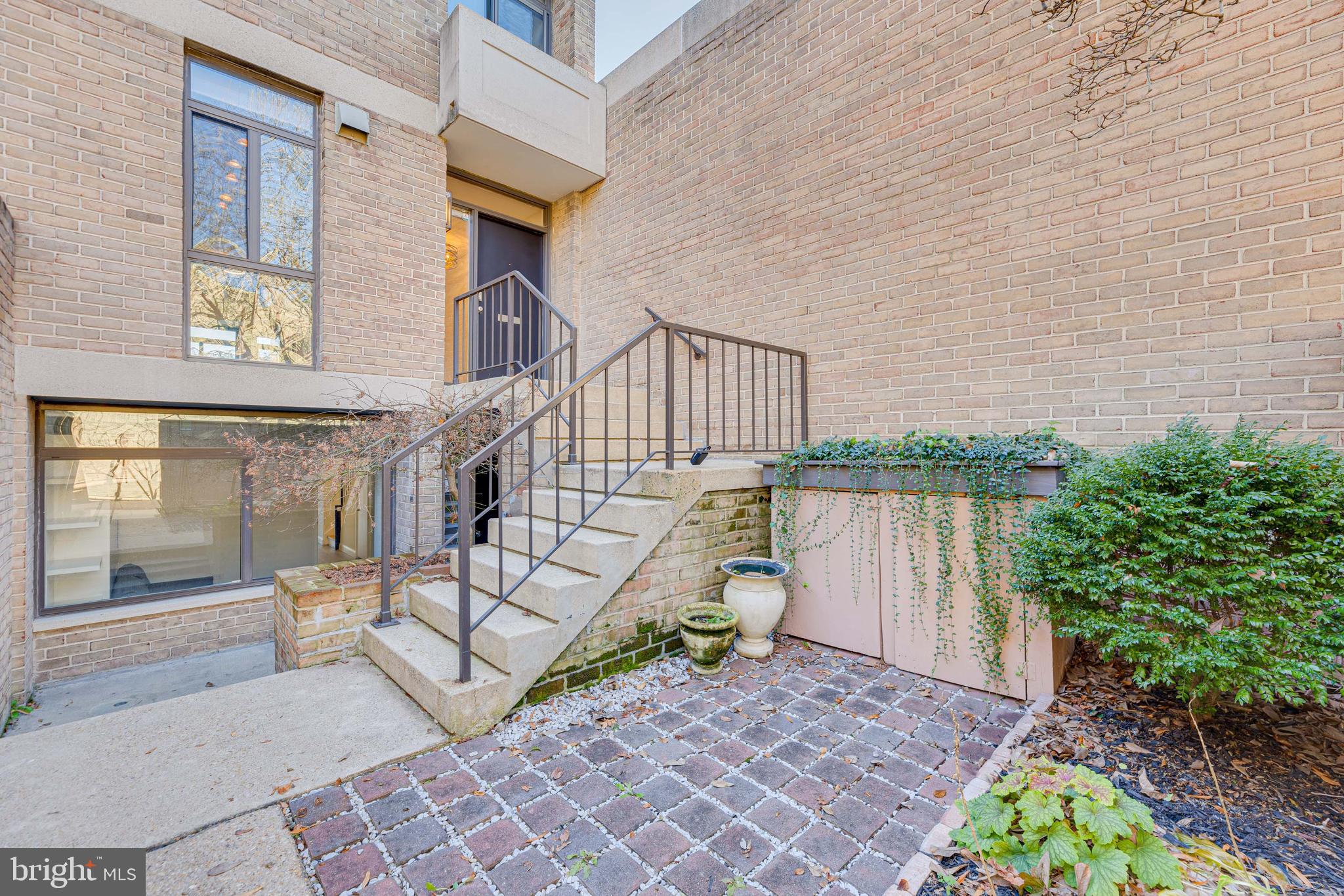 309 N Street Southwest Washington, DC 20024 - Photo 5 of 31