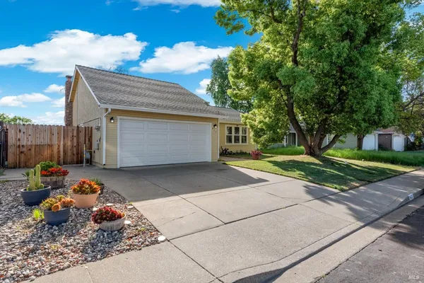 $599,999 | 427 Temple Drive, Vacaville, CA 95687