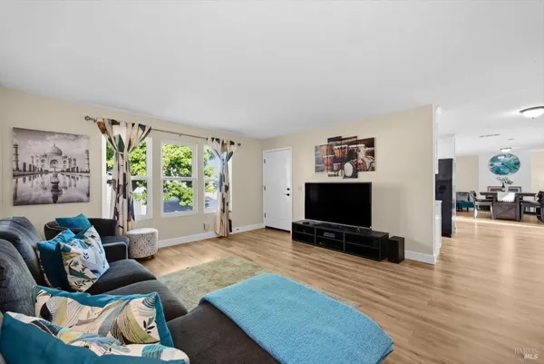 $599,999 | 427 Temple Drive, Vacaville, CA 95687