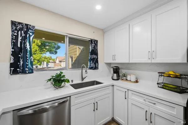 $599,999 | 427 Temple Drive, Vacaville, CA 95687