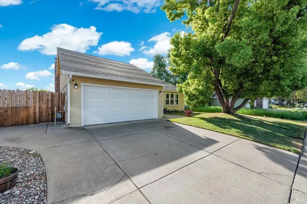 $599,999 | 427 Temple Drive, Vacaville, CA 95687