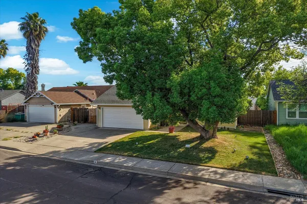 $599,999 | 427 Temple Drive, Vacaville, CA 95687