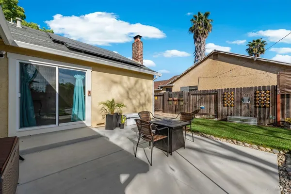 $599,999 | 427 Temple Drive, Vacaville, CA 95687