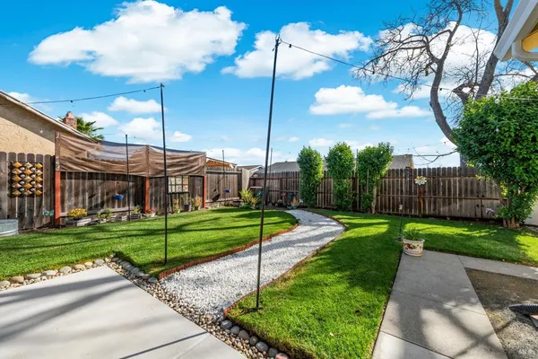 $599,999 | 427 Temple Drive, Vacaville, CA 95687